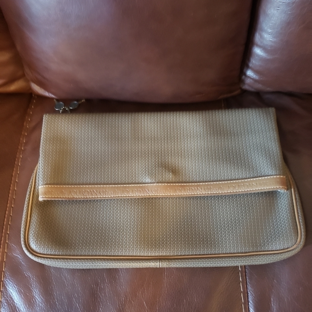 Charles Jourdan Actif Clutch
